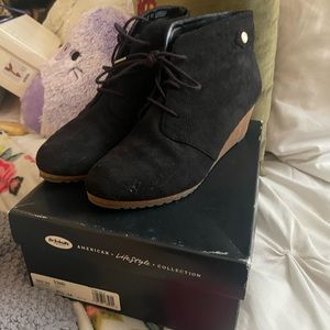 dr scholl’s conquer black wedge boots with heel